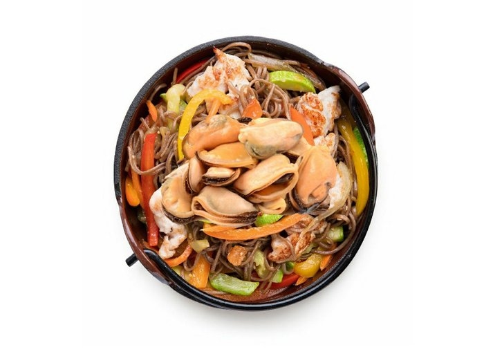 Лапша соба и овощи