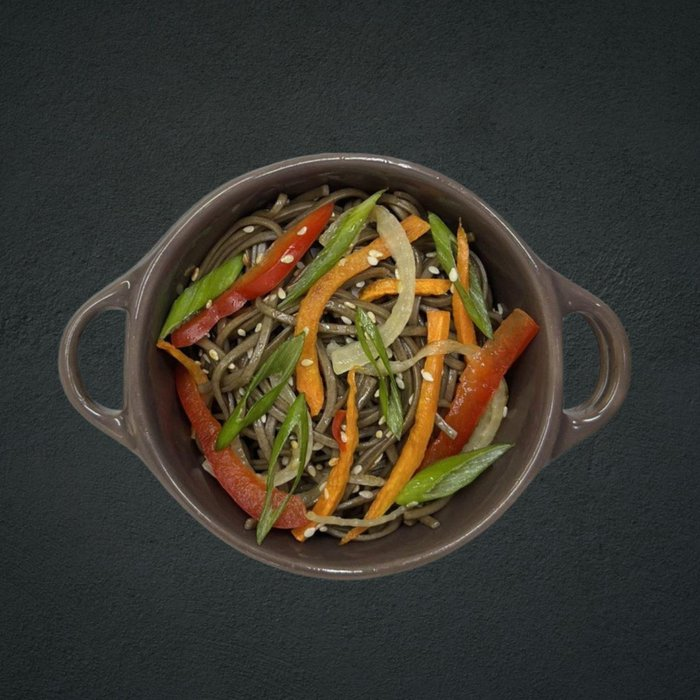 Сливочная лапша соба и овощи